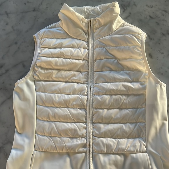 Bogner Lightweight Quilted Vest Size 8 - Picture 4 of 12